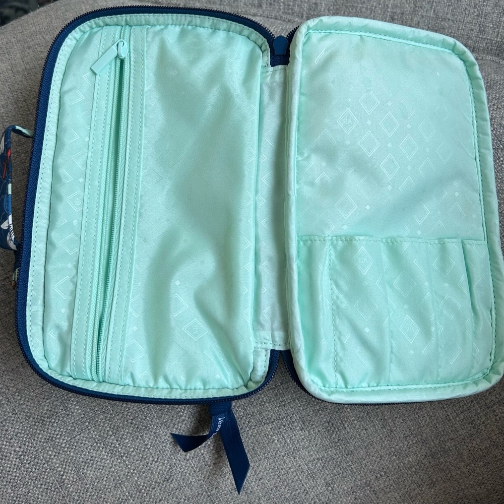 Vera Bradley Blush & Brush Makeup Case Floral Bursts Blue NWT - Picture 5 of 6